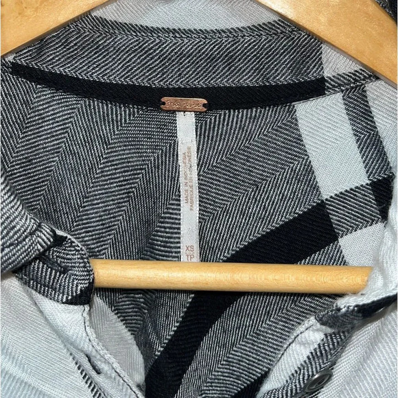 Free People Black White Plaid Rainy Day Oversized Tunic Top Size XS Button Down - Picture 5 of 11